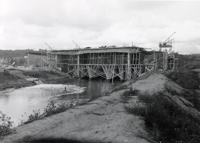 Vista del puente en construccin