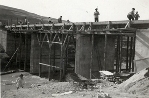 Vista del puente en construccin