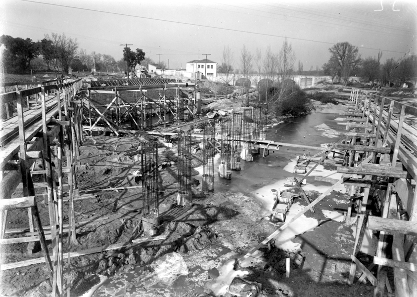 Vista del puente en construccin