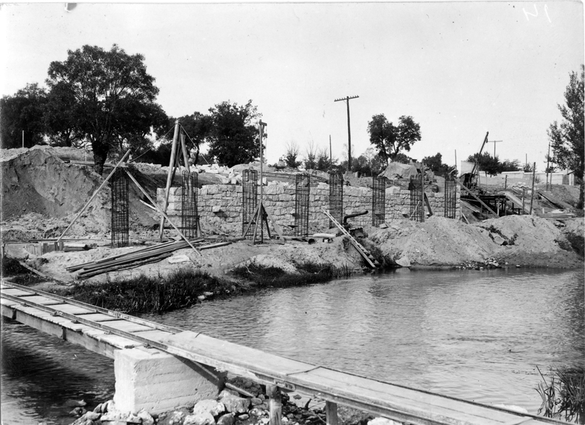 Vista del puente en construccin