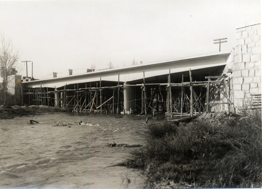 Vista del puente en construccin