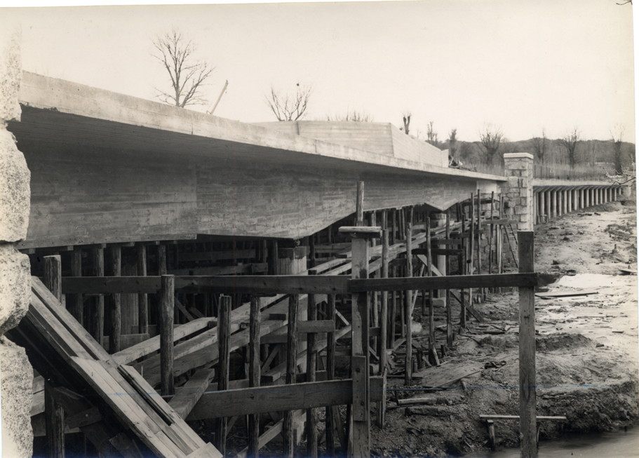 Perspectiva del puente en construccin