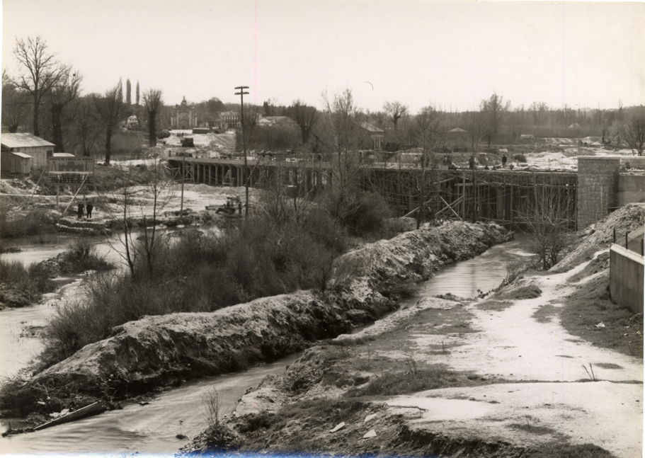 Vista del puente en construccin