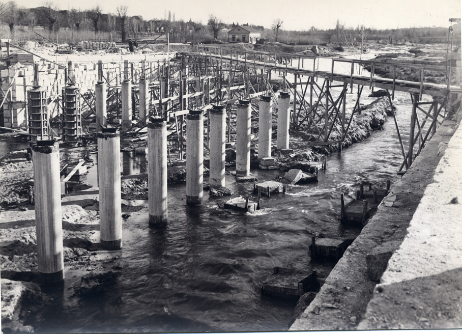 Vista del puente en construccin