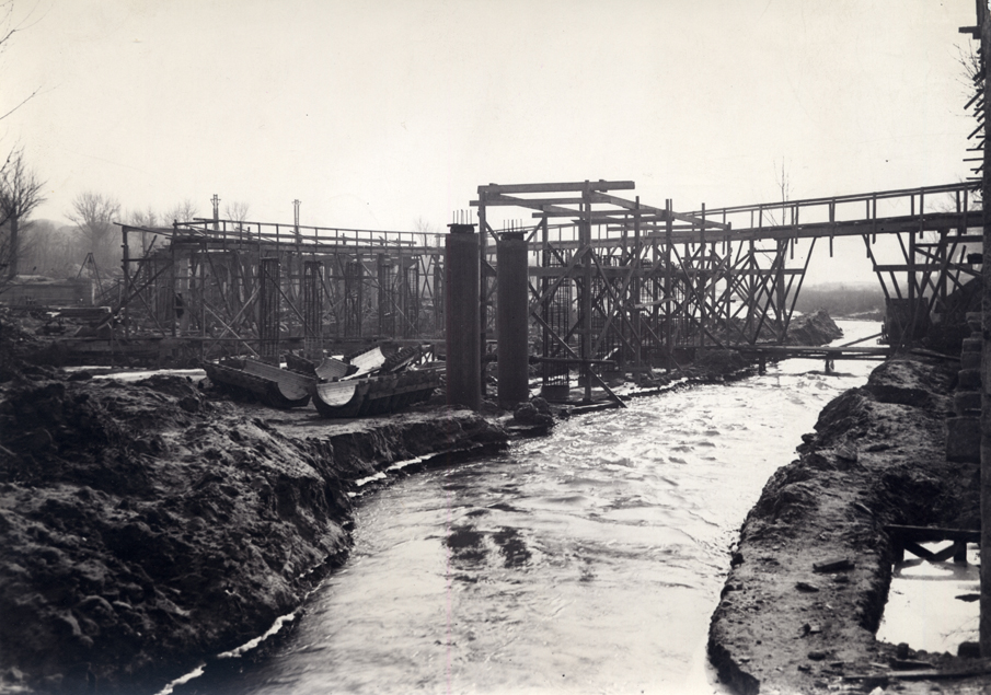 Vista del puente en construccin