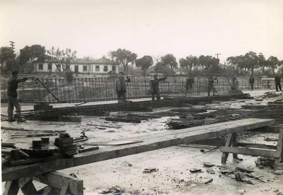 Detalle del puente en construccin