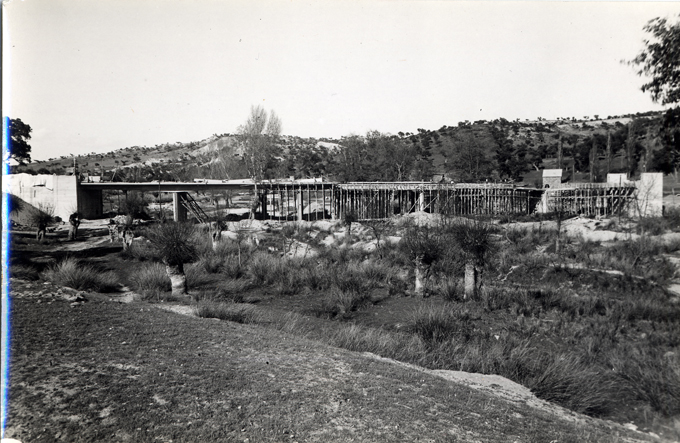 Vista del puente en construccin