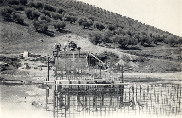 Detalle del puente en construccin