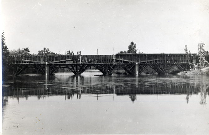 Vista del general del puente en construccin