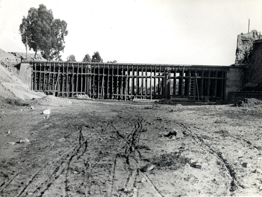 Vista del puente en construccin