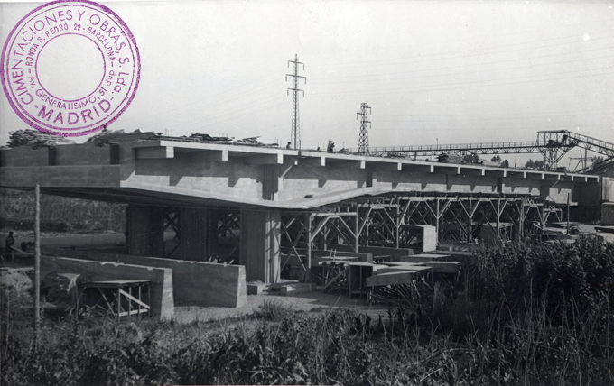 Vista del puente en construccin