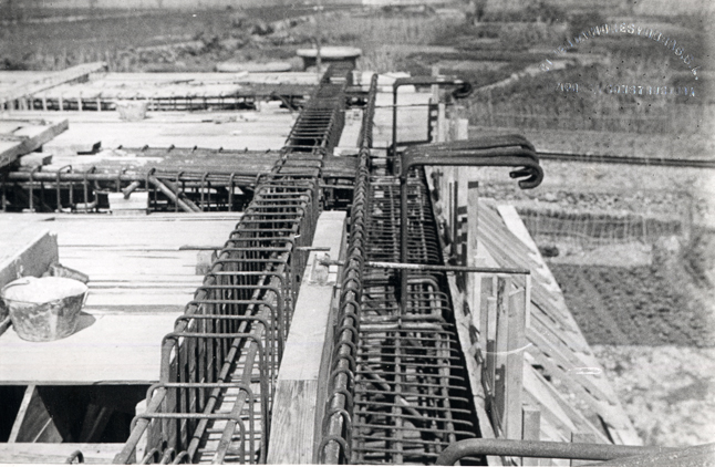 Detalle del puente en construccin