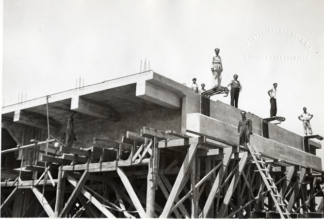 Detalle del puente en construccin