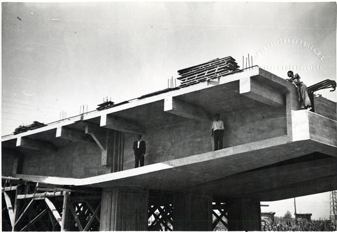 Detalle del puente en construccin