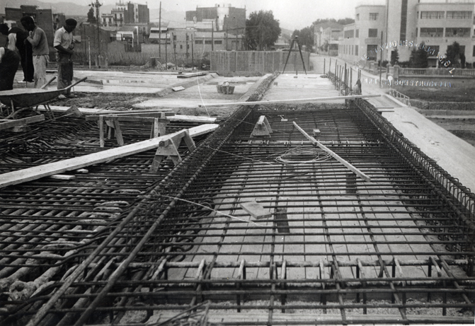 Detalle del puente en construccin