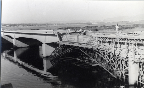 Vista del puente en construccin