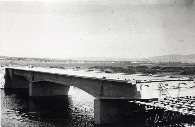 Vista del puente en construccin