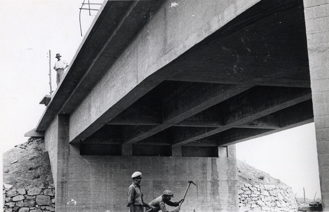 Detalle del puente en construccin