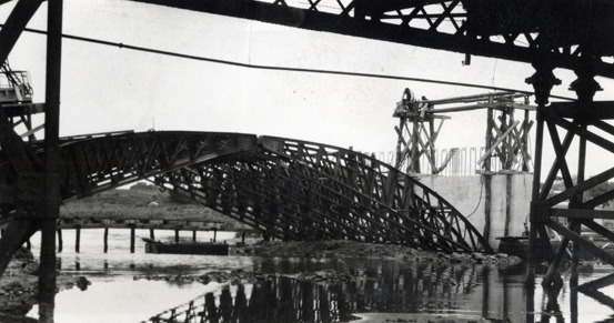 Vista del puente en construccin