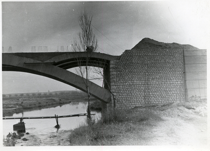 Detalle del puente en construccin