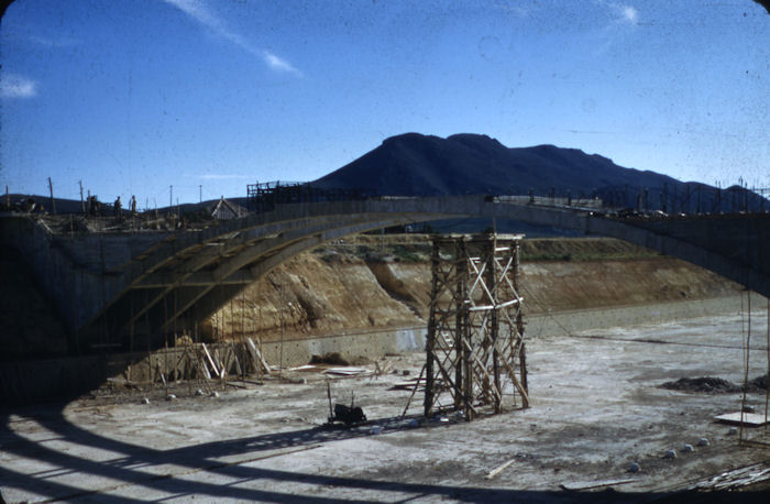 Vista del puente en construccin