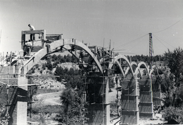 Construccin de los arcos del acueducto