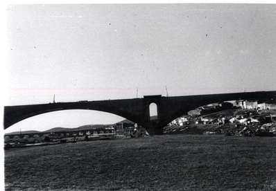 Vista del puente en construccin