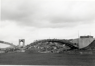 Vista del puente en construccin