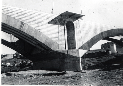 Detalle del puente en construccin