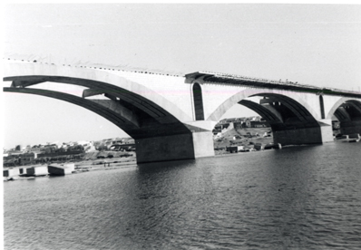 Detalle del puente en construccin