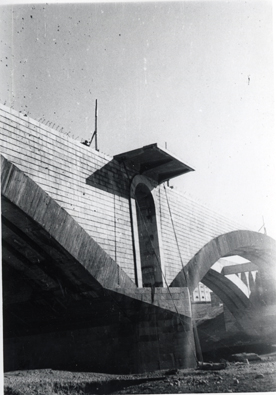 Detalle del puente en construccin