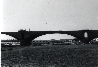 Vista del puente en construccin