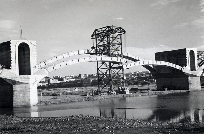 Detalle del puente en construccin