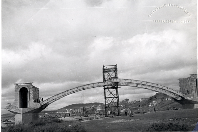 Detalle del puente en construccin