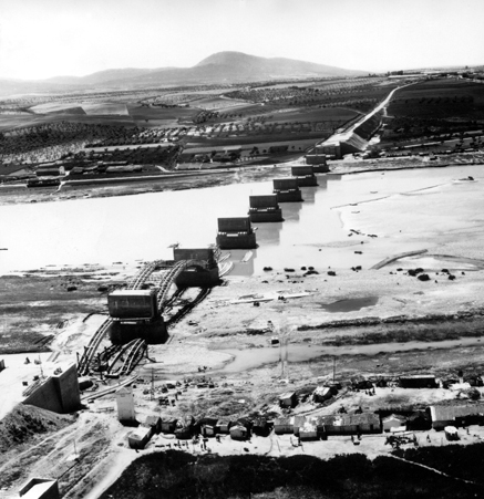 Vista area del puente en construccin