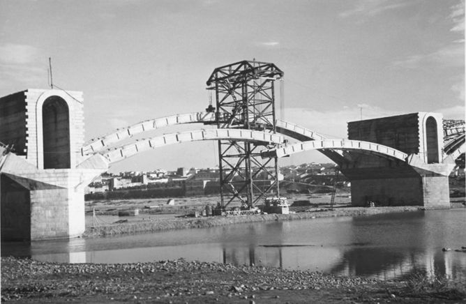 Detalle del puente en construccin