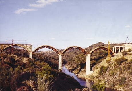 Vista del puente durante su construccin