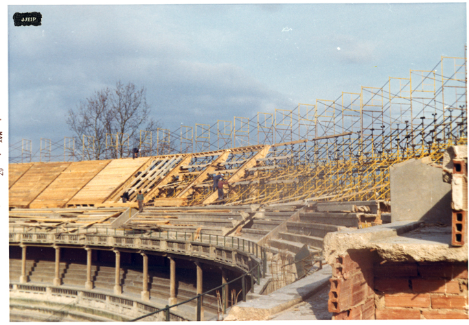 Vista interior de la plaza en construccin