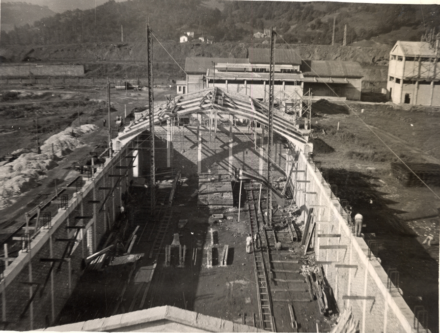 Vista del interior de la factora en construccin