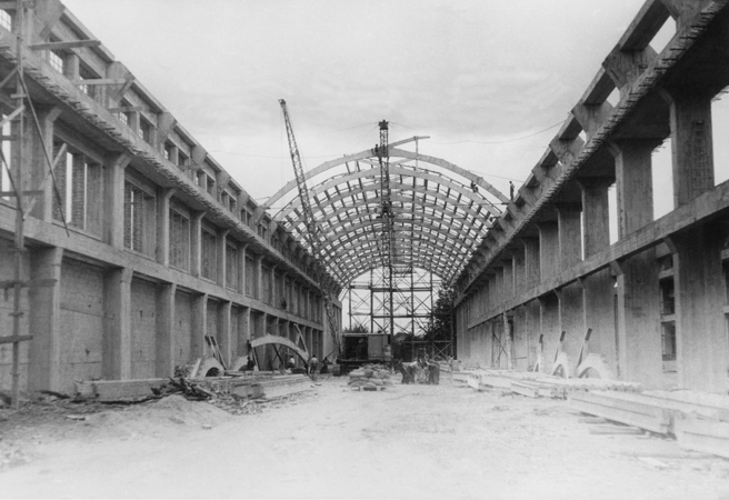 Vista del interior de la factora en construccin