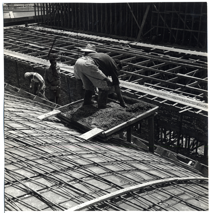 Detalle de construccin, obreros trabajando