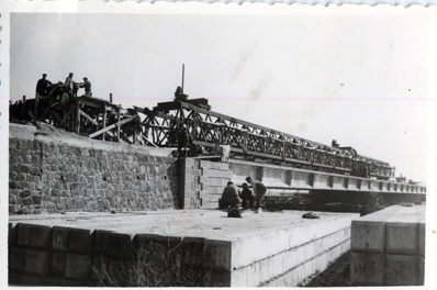 Detalle del puente en construccin