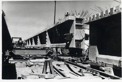 Perspectiva del puente en construccin