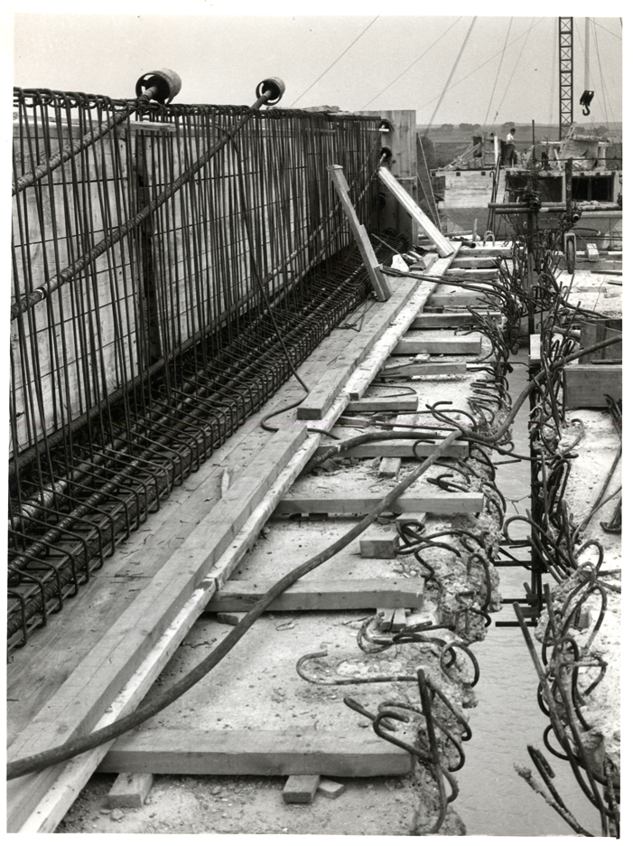 Detalle del puente en construccin