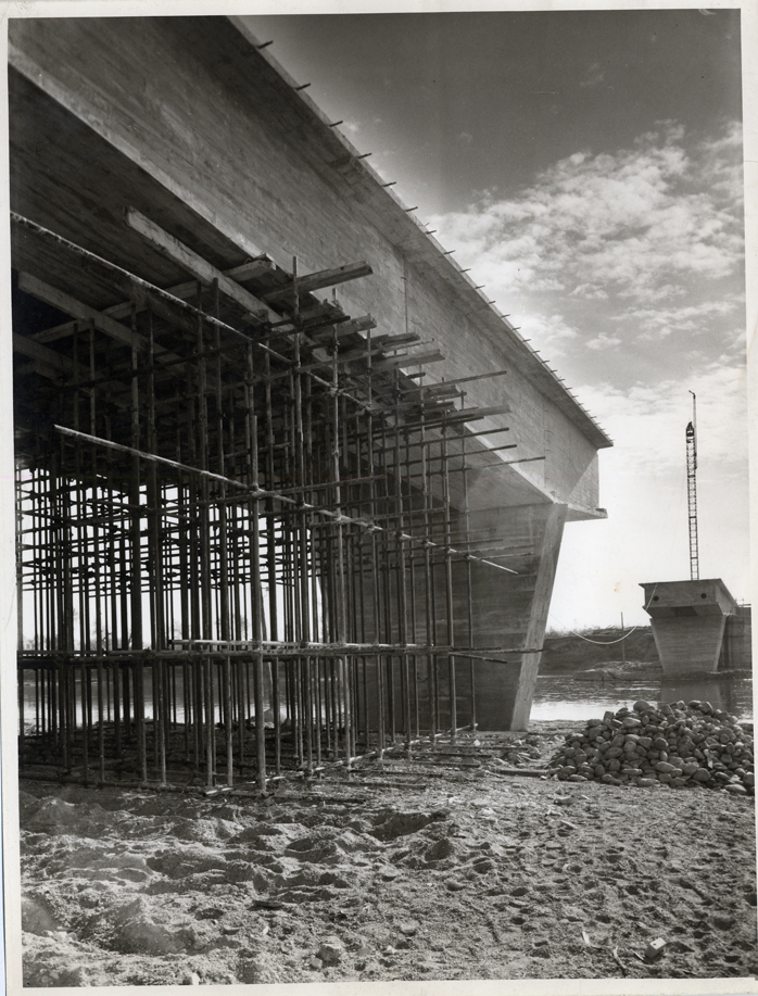 Detalle de puente en construccin