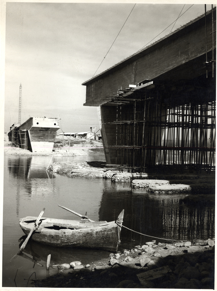 Perspectiva del puente en construccin