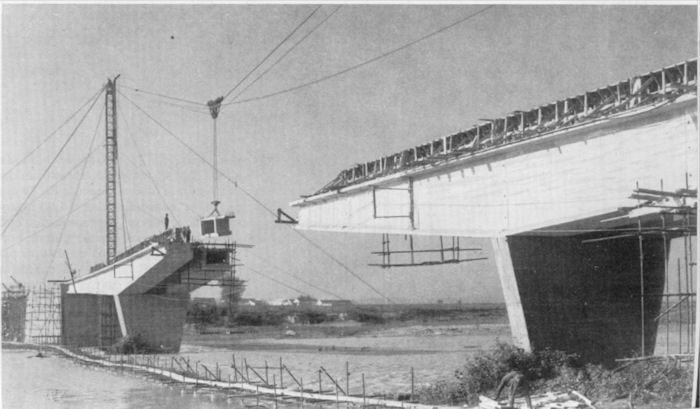 Perspectiva del puente en construccin