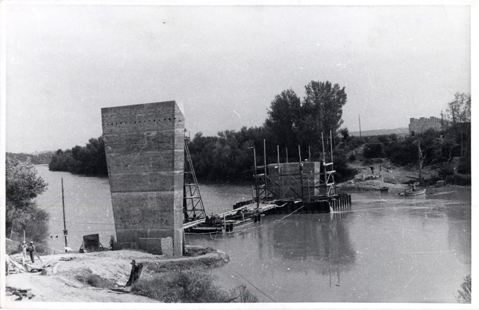 Vista del puente en construccin