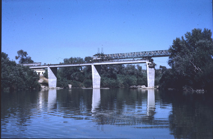 Vista del puente en construccin