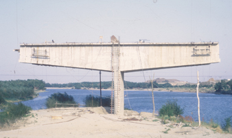 Detalle del puente en construccin